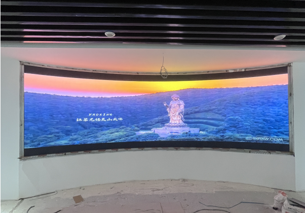 水利水電學(xué)院室內(nèi)全彩P2.0安裝完畢   尺寸：6.08*1.92 像素點：3040*960