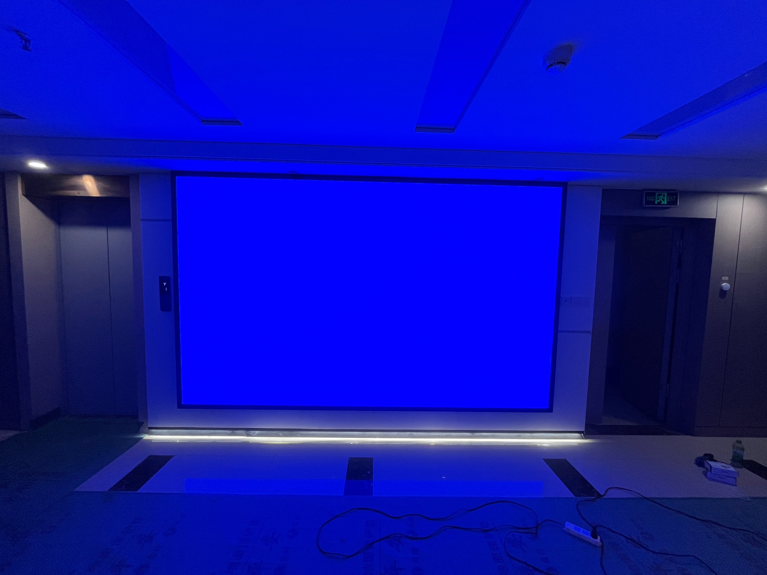 中南SOHO城 舊屏改造P2安裝調(diào)試完畢 尺寸： 3.2*1.92； 像素點(diǎn)： 1600*900